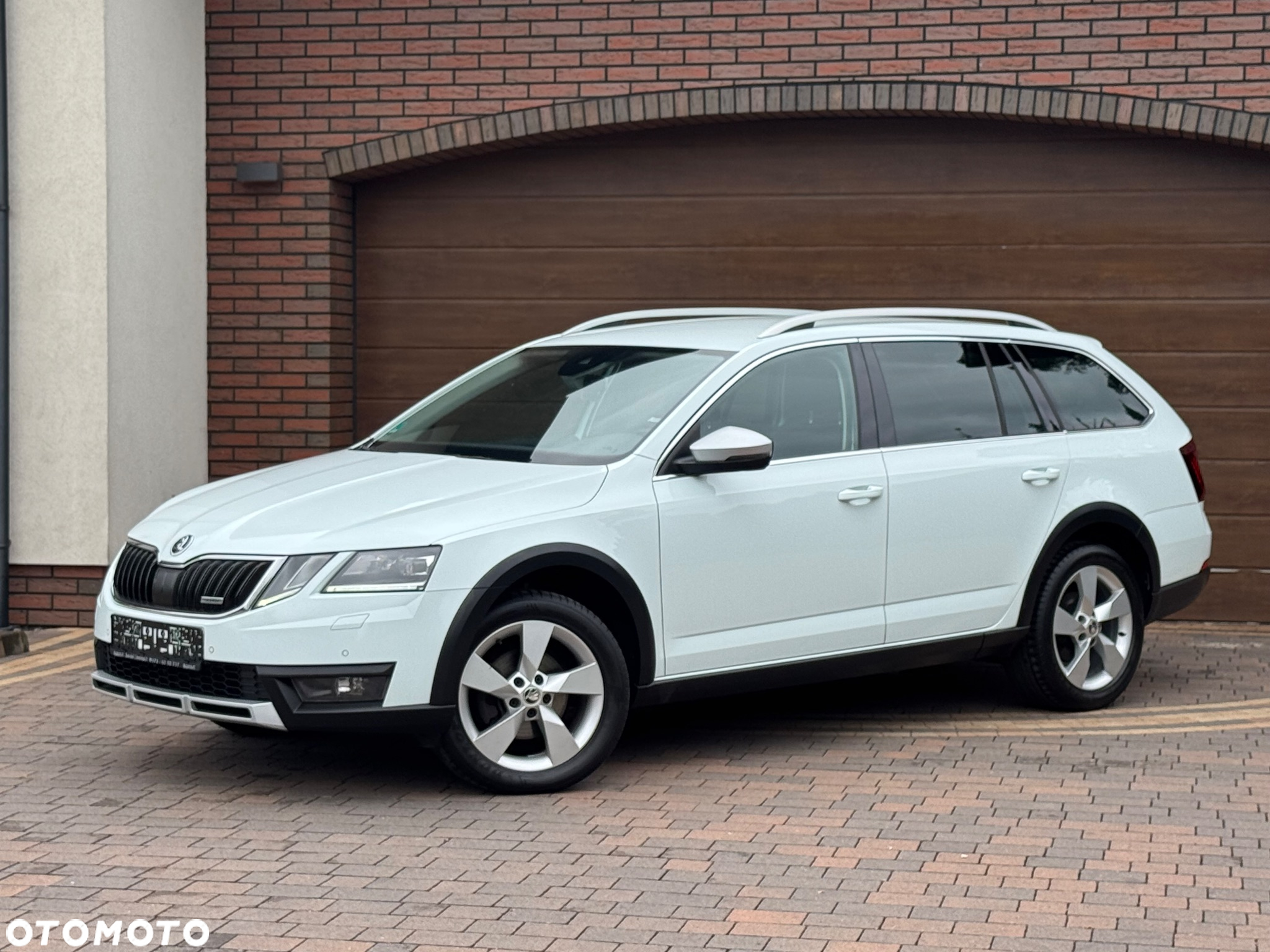 Skoda Octavia Combi 2.0 TDI DSG 4x4 Scout - 5