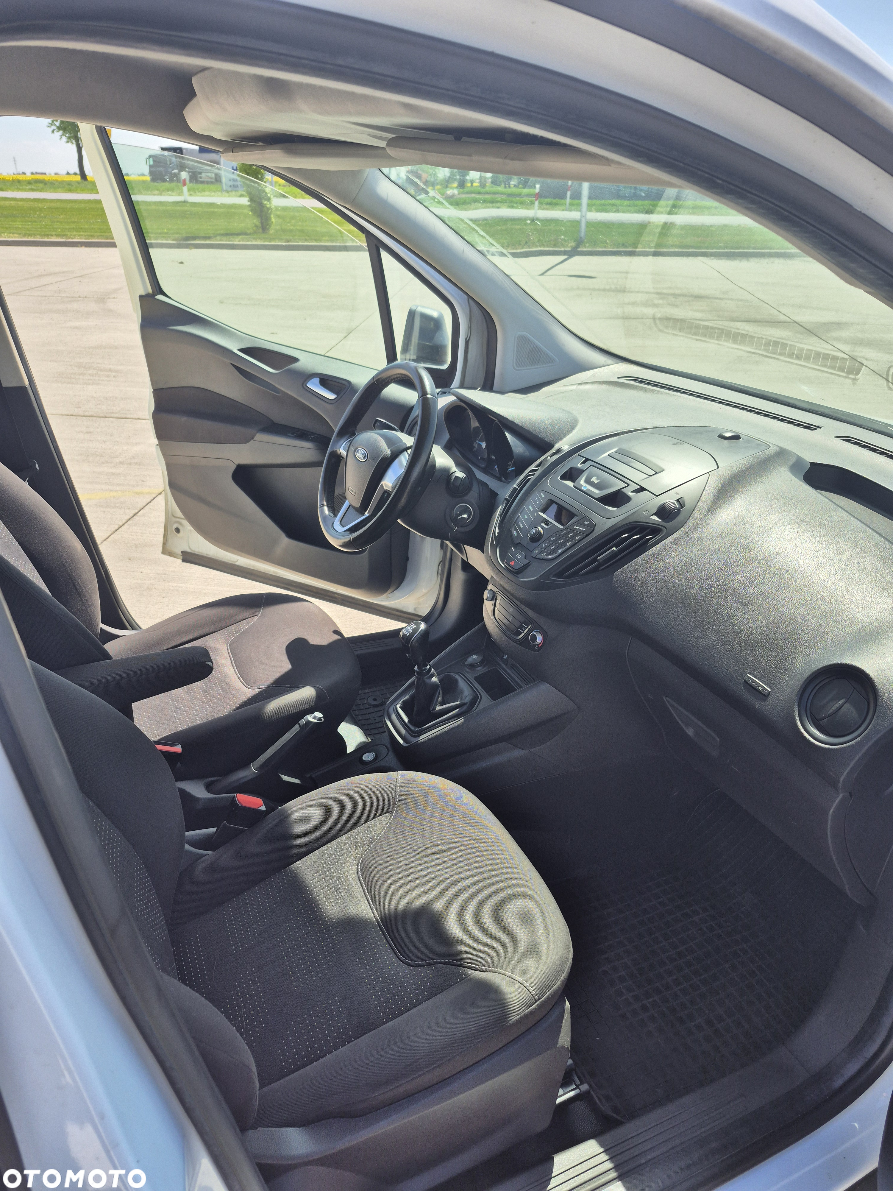 Ford Transit Courier 1.0 EcoBoost Ambiente - 6