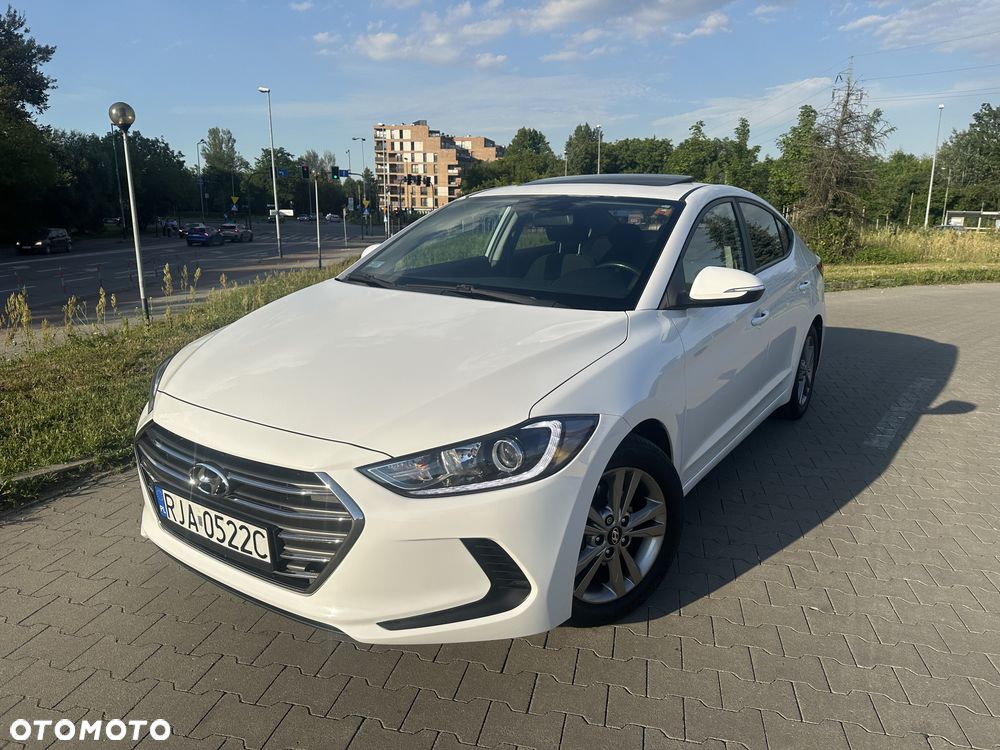 Hyundai Elantra - 1