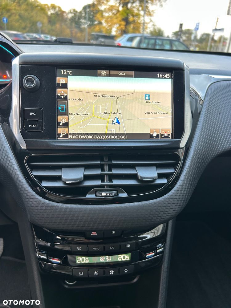 Peugeot 2008 1.2 Pure Tech Allure S&S - 32