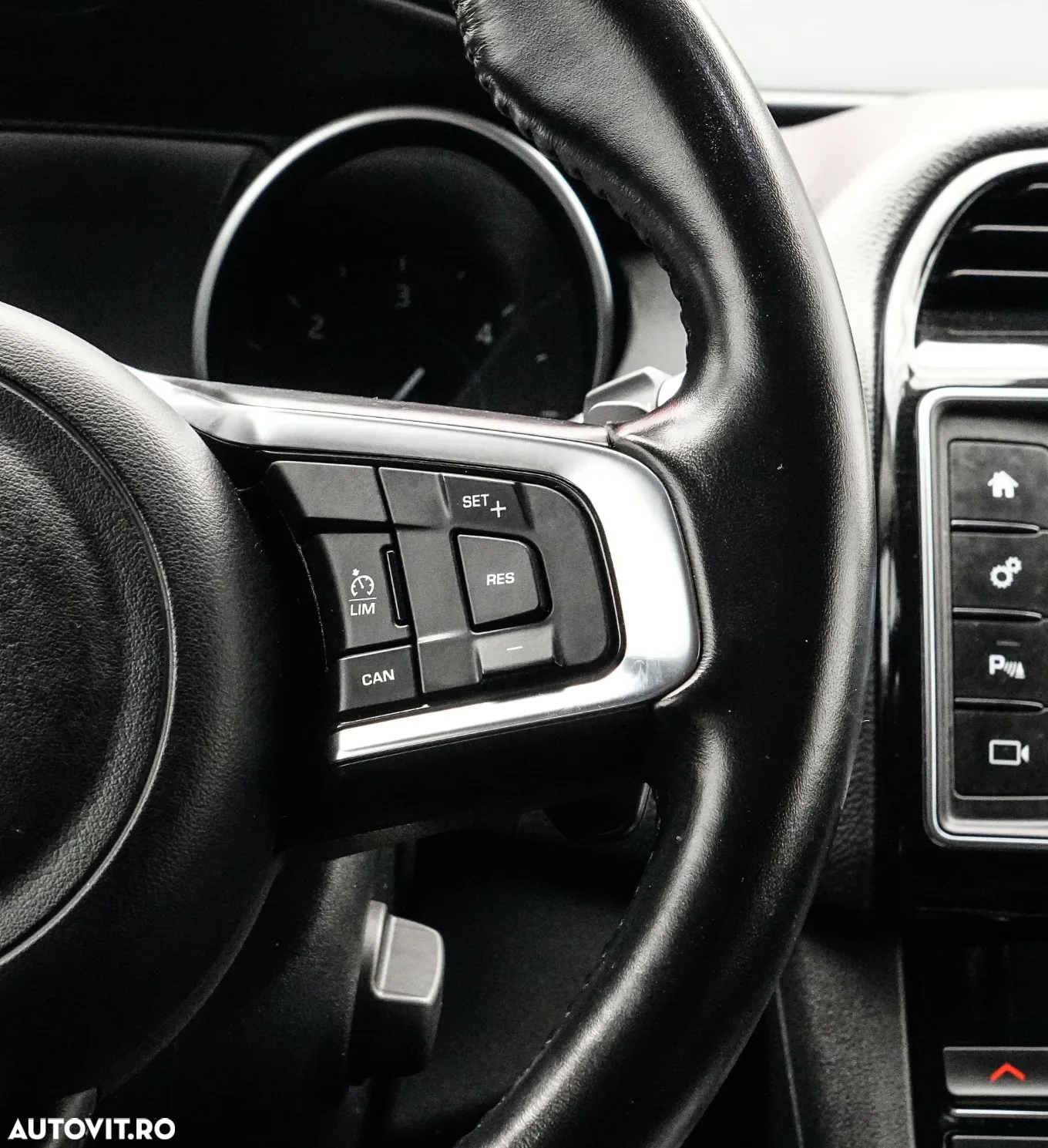 Jaguar F-Pace 20d AWD Pure - 25
