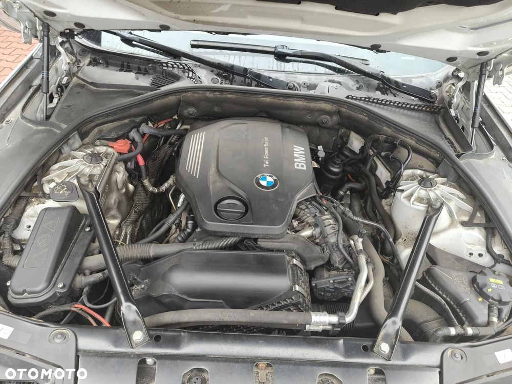 BMW Seria 5 520d xDrive - 38