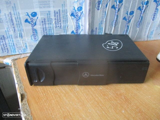 Radios A2038209089 MERCEDES W203 2000 ORIGINAL MC3010 MERCEDES W209 CLK 2003 ORIGINAL MC3010 MERCEDES CLASSE C 2 W203 FASE 1 2003 2.2CDI 143CV 4P CINZA MERCEDES W463 2002 G400CDI 250CV 5P AZUL - 1