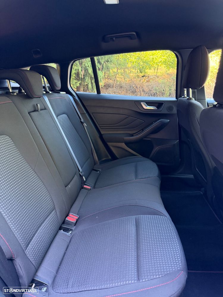 Ford Focus SW 1.0 EcoBoost Hybrid ST-LINE X — fotografia 21