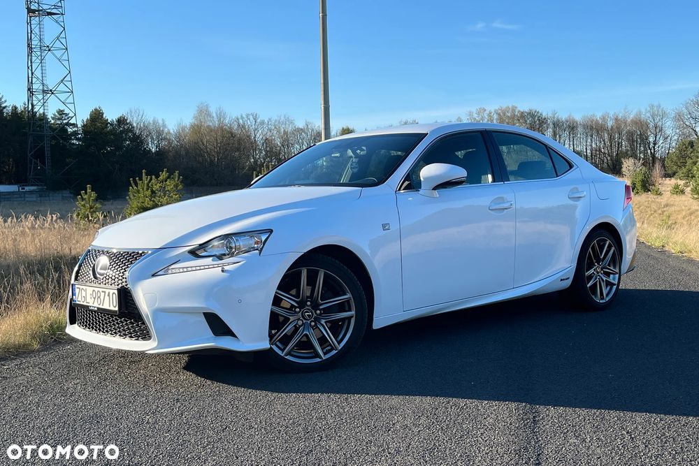 Lexus IS 300h F Sport - 3