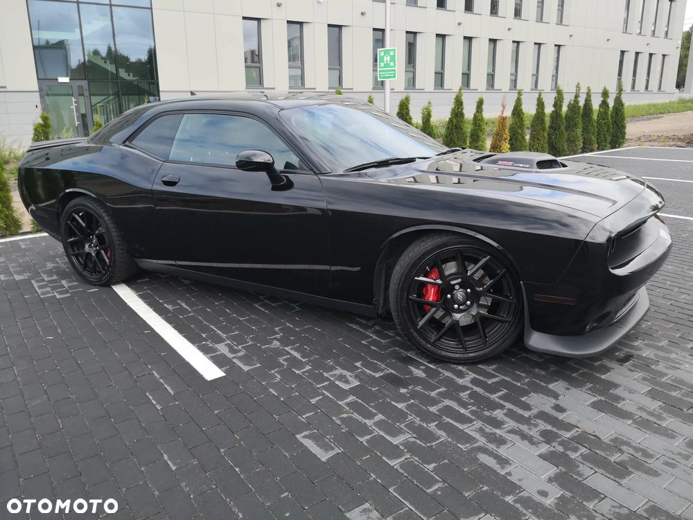 Dodge Challenger - 8