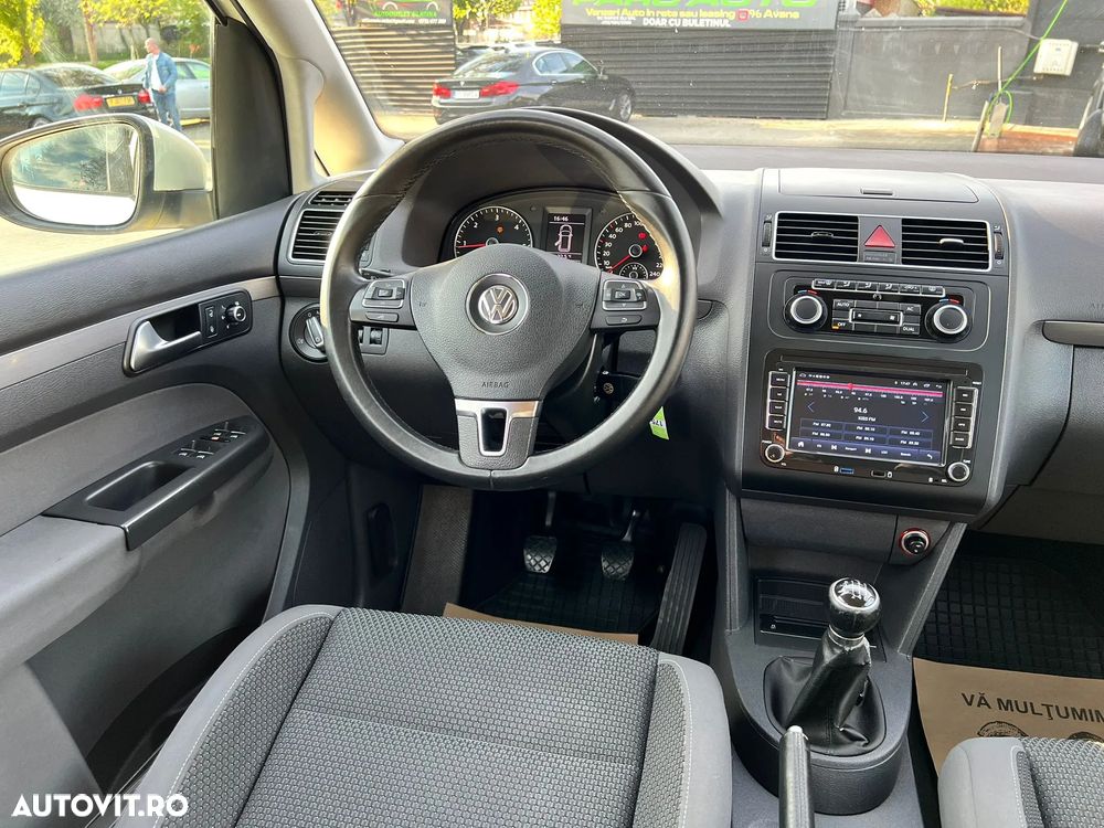 Volkswagen Touran 1.6 TDI DPF BlueMotion Technology Highline - 20