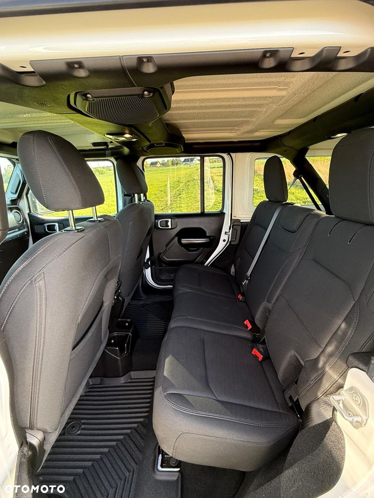 Jeep Wrangler - 13