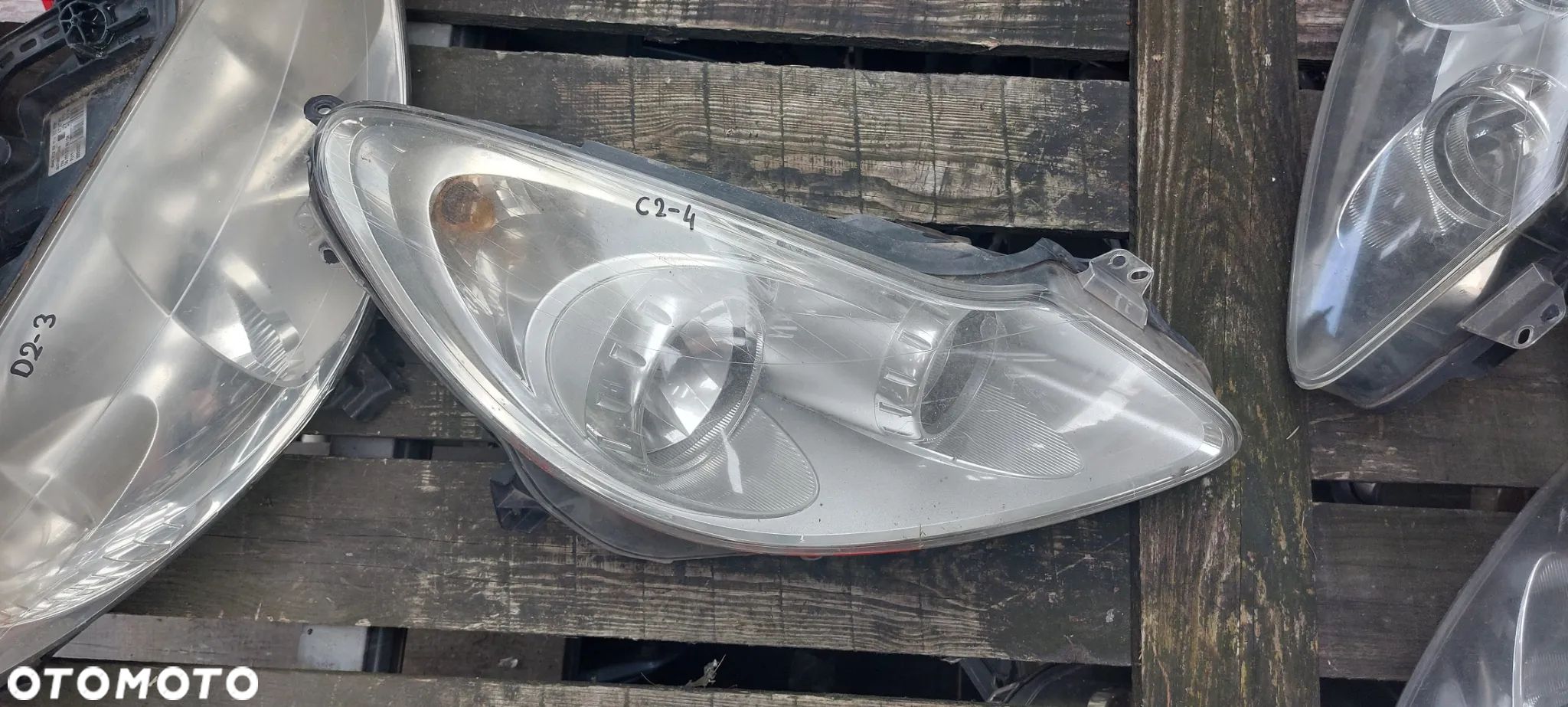 .  PRZOD PRZEDNIA LAMPA PRAWA OPEL CORSA D - 1