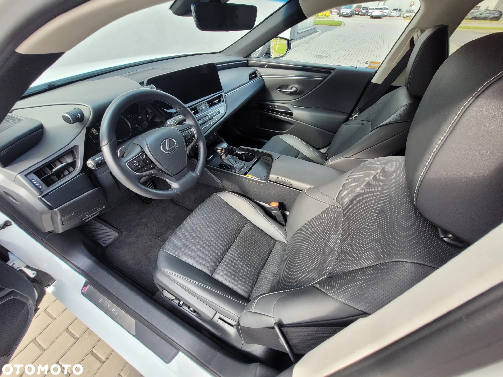 Lexus ES 300h F Sport Design - 3