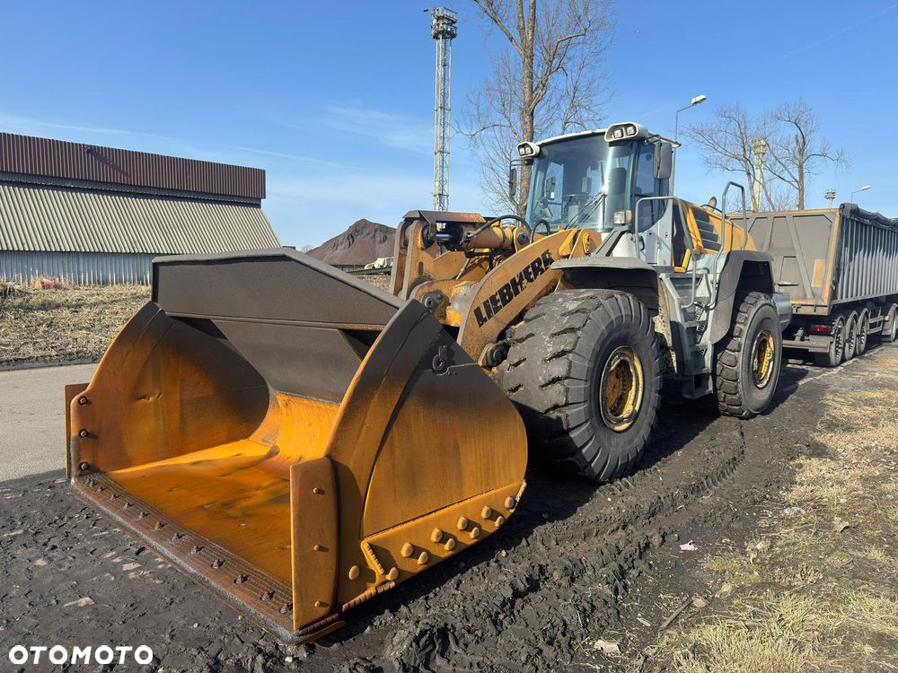 Liebherr L586 - 2