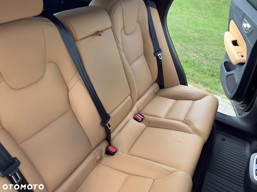 Volvo XC 60 B5 B AWD Ultimate Dark - 37