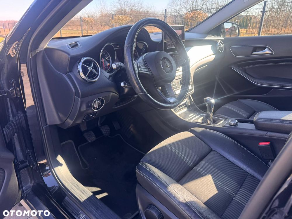 Mercedes-Benz GLA 180 d - 19