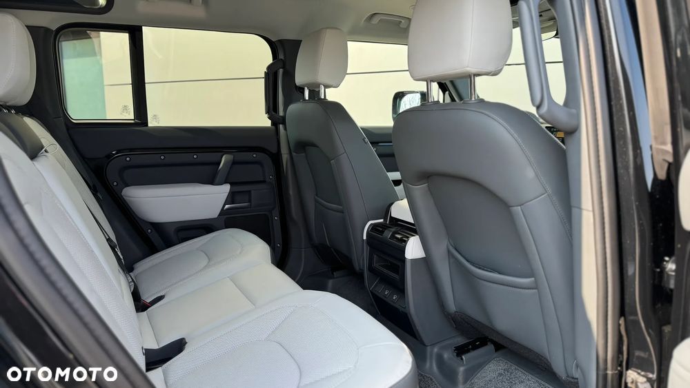 Land Rover Defender - 11