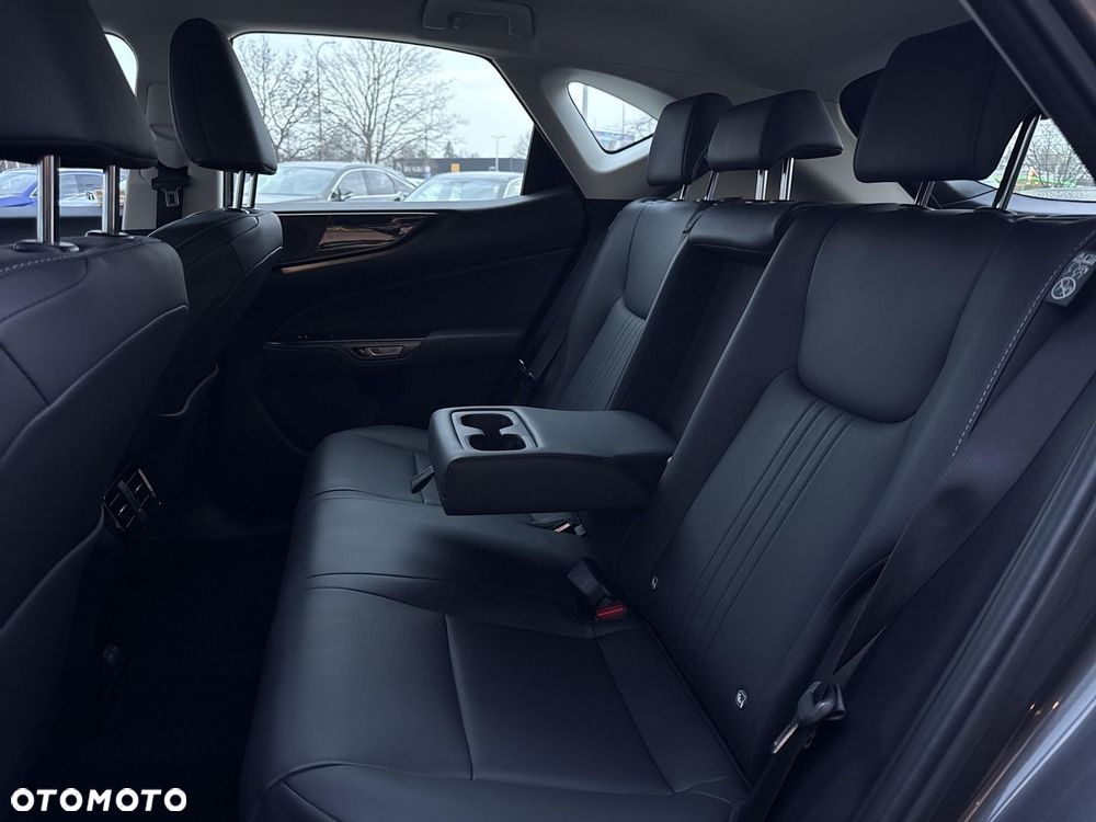 Lexus NX 350h Business AWD - 17