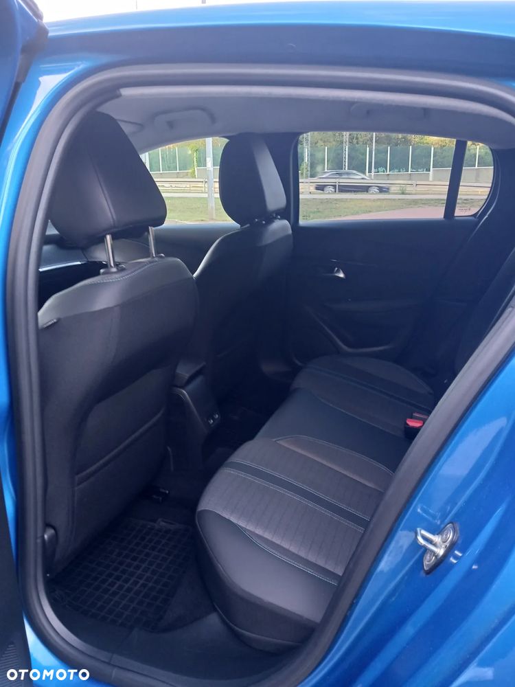 Peugeot 208 - 22