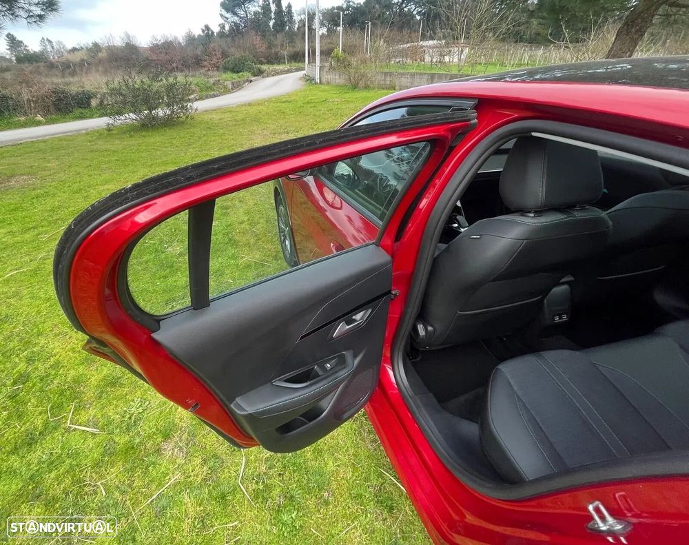 Peugeot e-208 Allure - 14