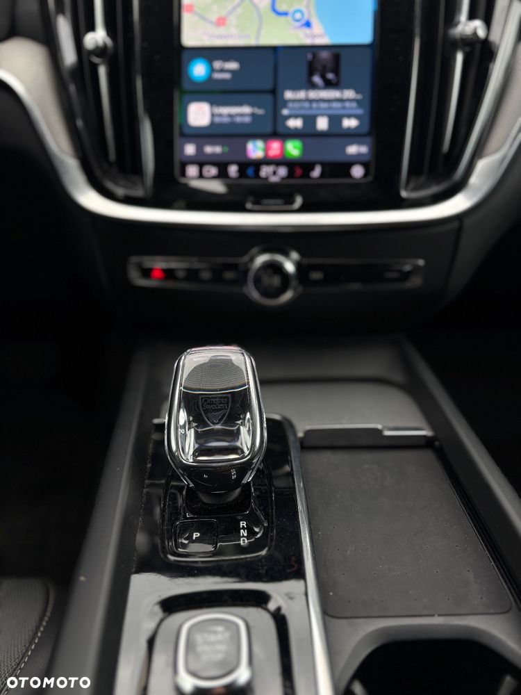 Volvo V60 B4 B DKG Plus Dark - 9