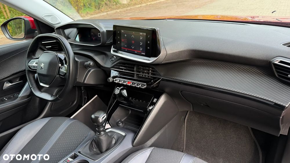 Peugeot 2008 1.2 PureTech Allure S&S - 17
