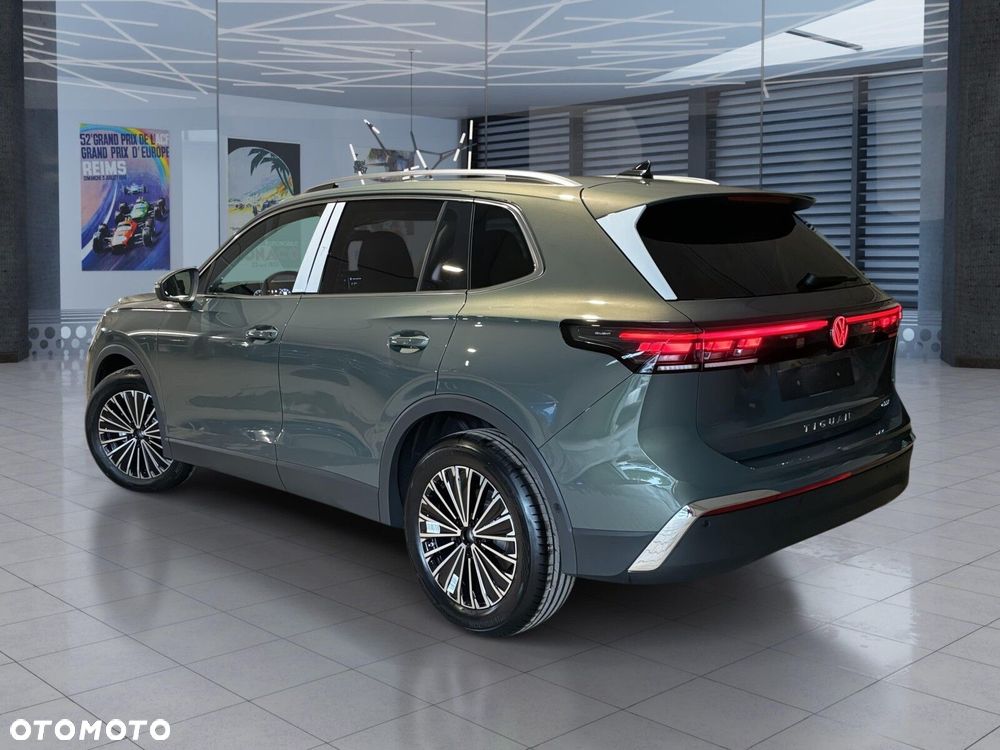 Volkswagen Tiguan - 11