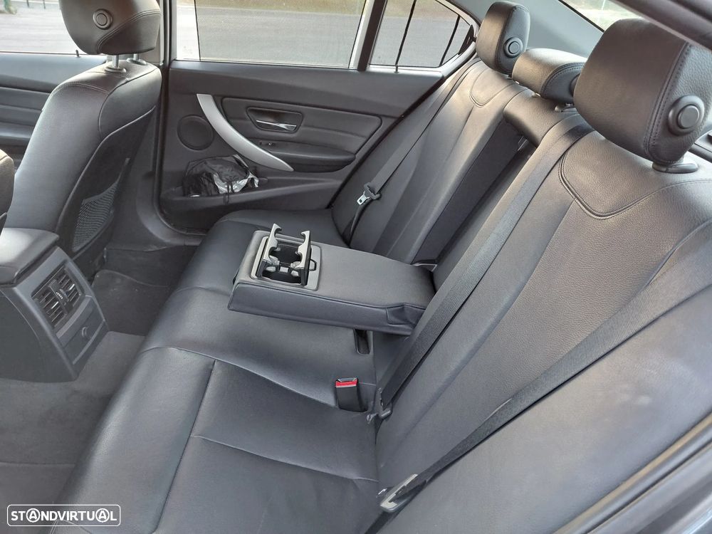 BMW 320 d EfficientDynamics Line Luxury - 8