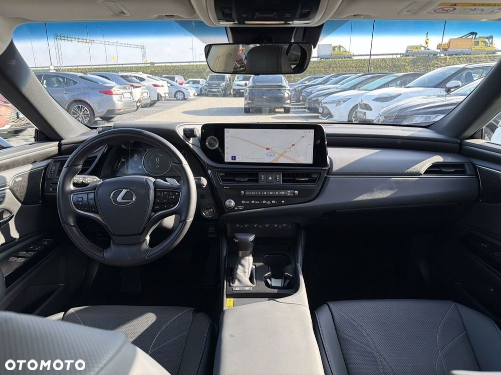 Lexus ES 300h Prestige - 11