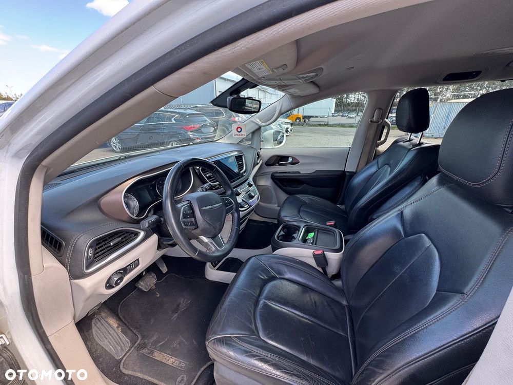 Chrysler Pacifica - 10