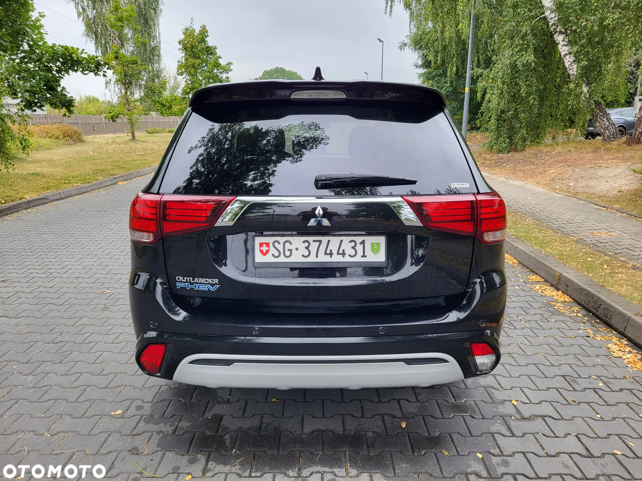 Mitsubishi Outlander ver-2-4-4wd-plug--in-hybrid-intro-edition - 5