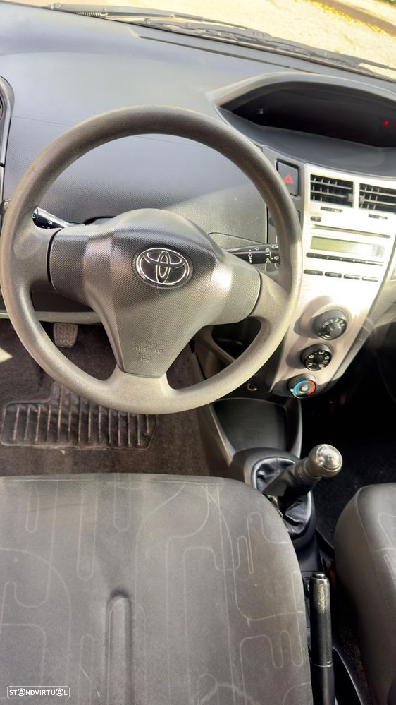 Toyota Yaris 1.0 VVT-i Life - 10