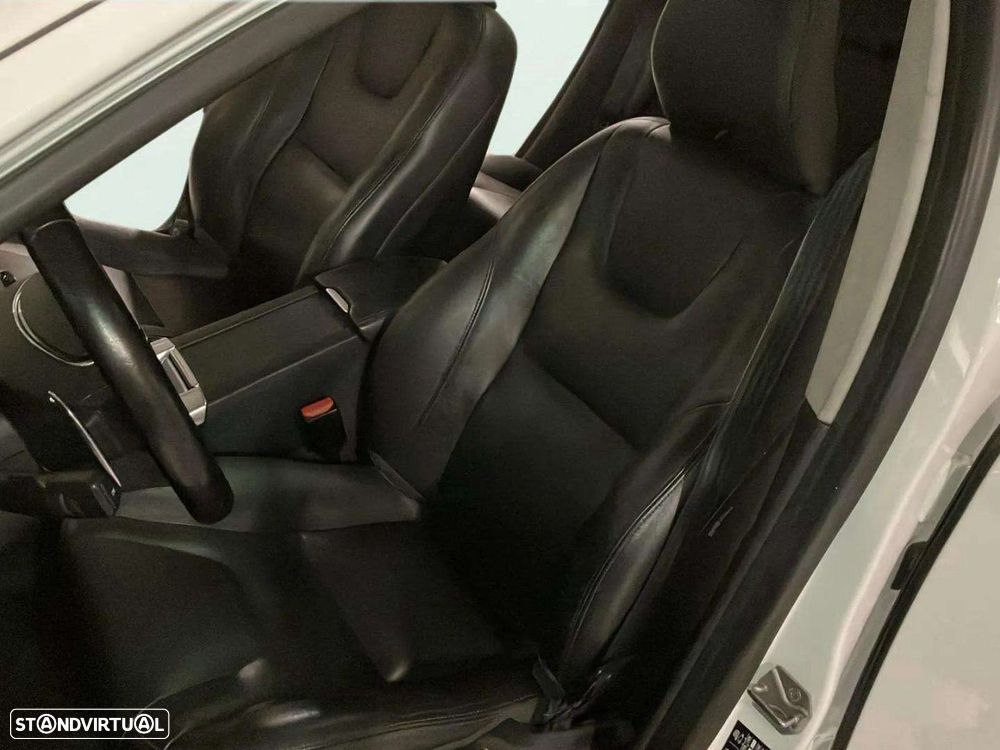 Volvo XC 60 2.0 D4 Momentum Plus Geartronic - 18