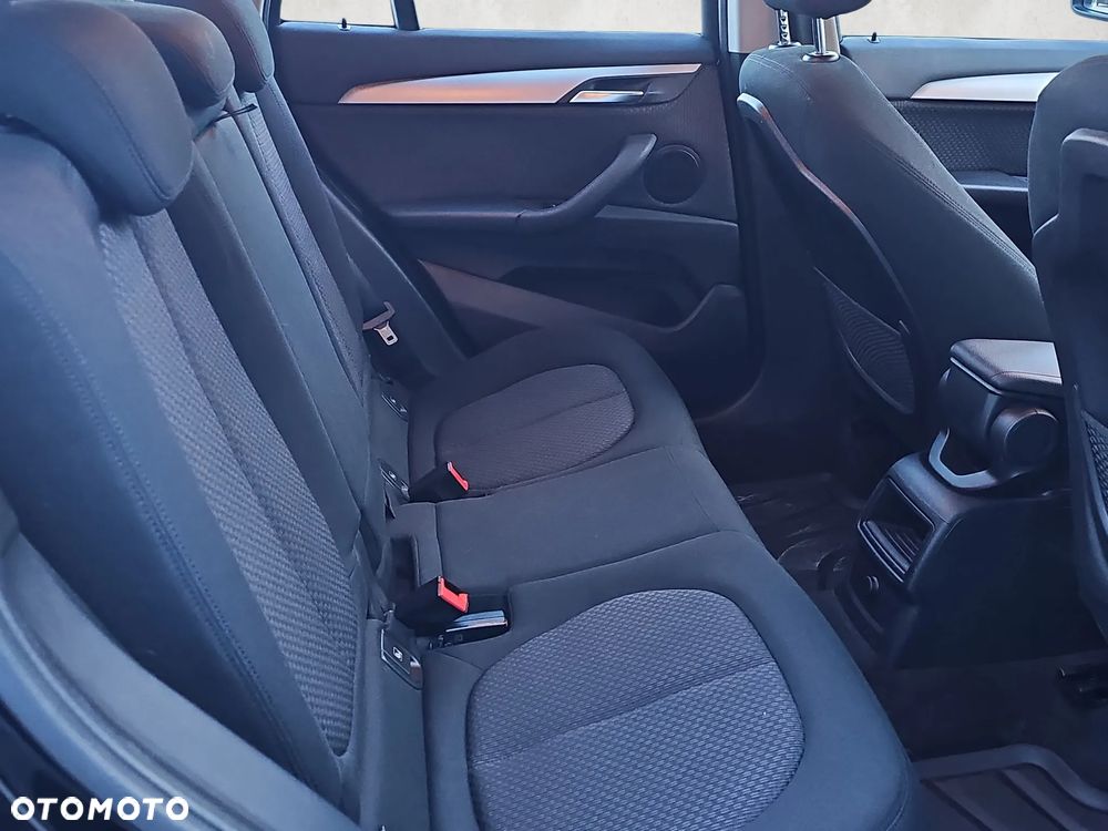 BMW X1 xDrive18d xLine - 27