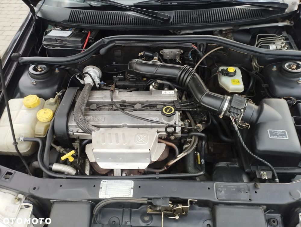 Ford Escort 1.8 16V Ghia - 11