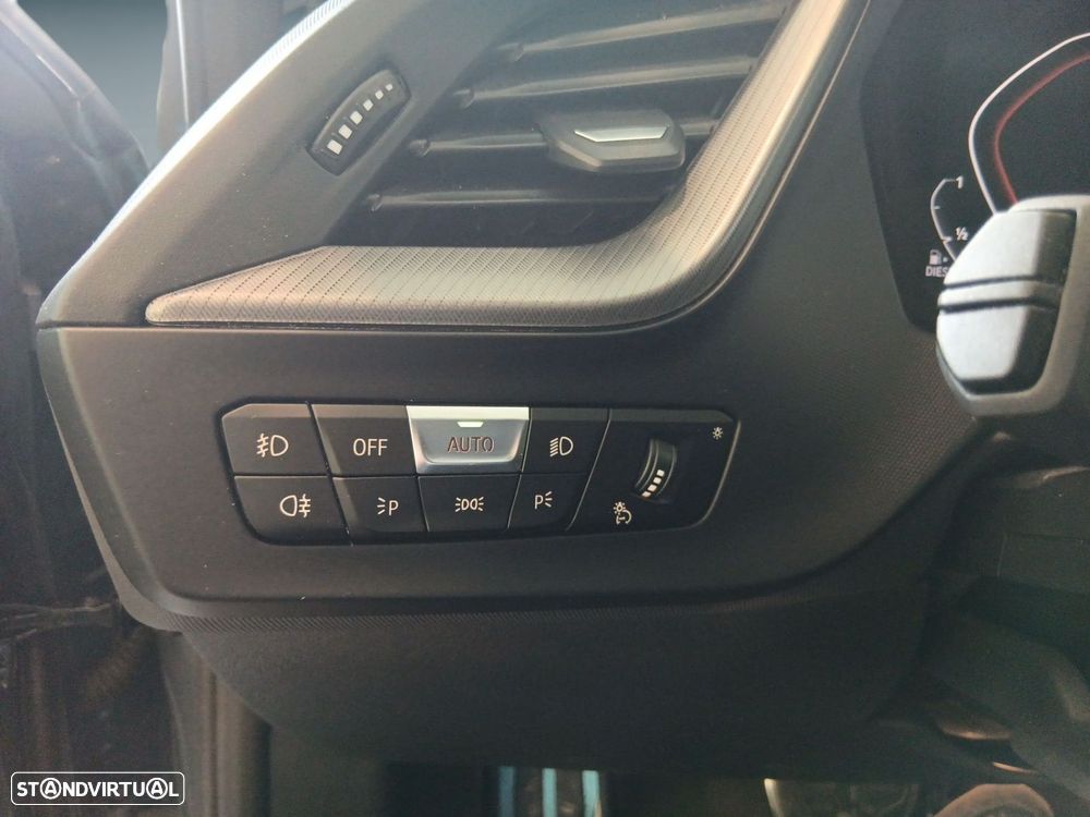 BMW 116 d Pack Desportivo M Auto - 28
