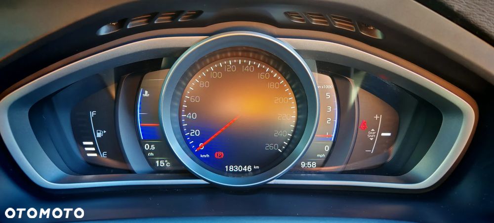 Volvo V40 D3 Drive-E R-Design Kinetic - 13