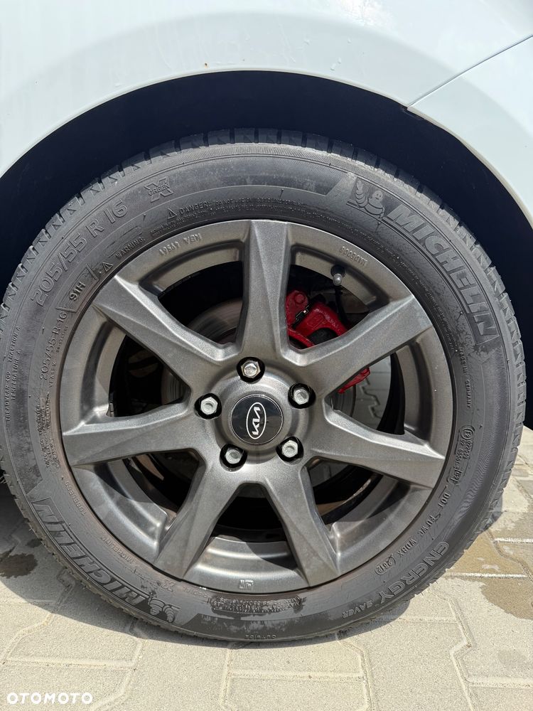 Kia Ceed 1.6 L - 12