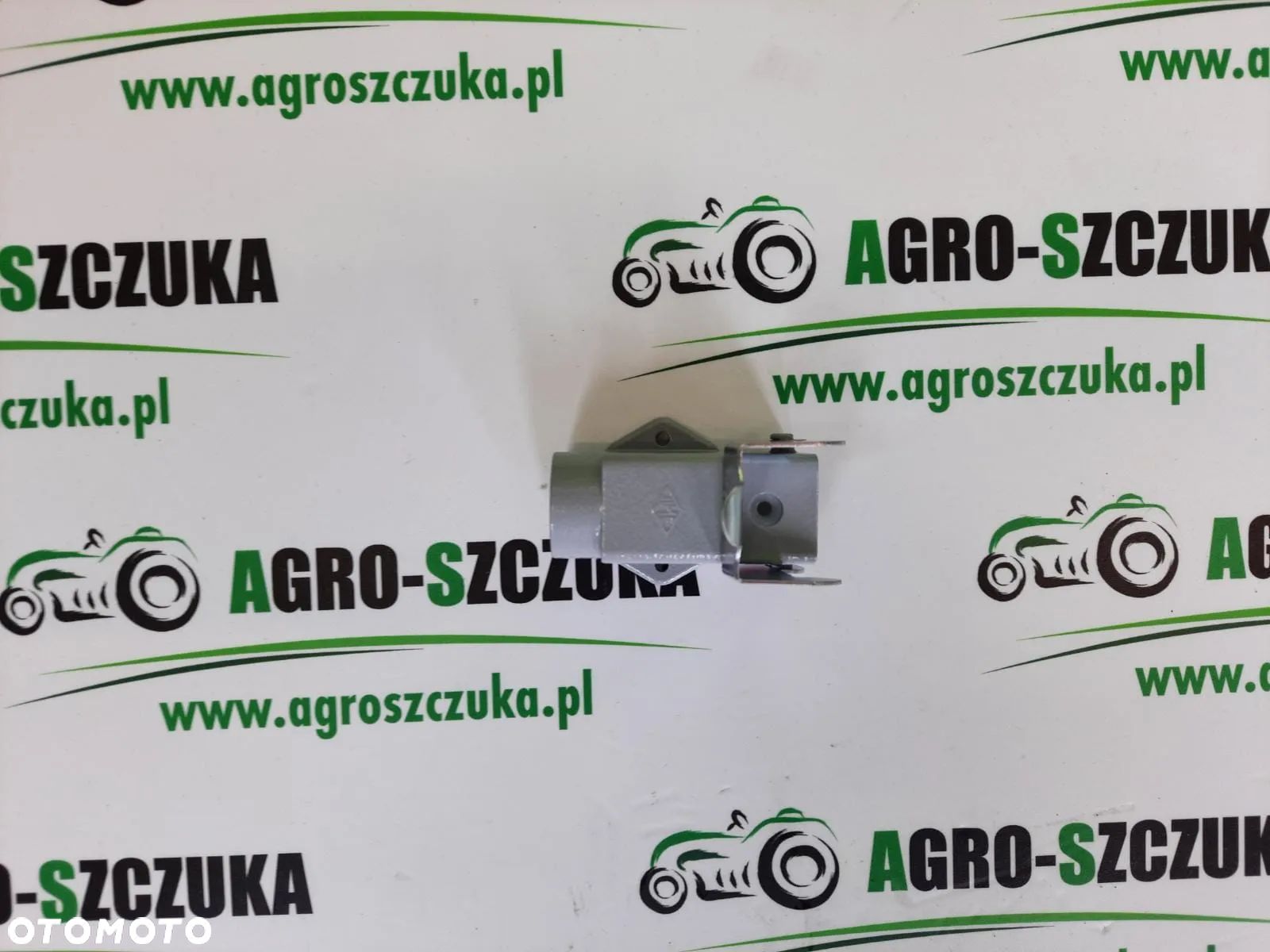 OBUDOWA GNIAZDA ELEKTRYCZNEGO 094068 MERLO - 1