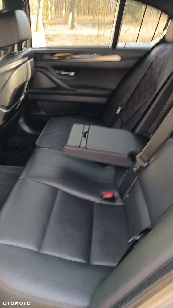 BMW Seria 5 525d xDrive - 33