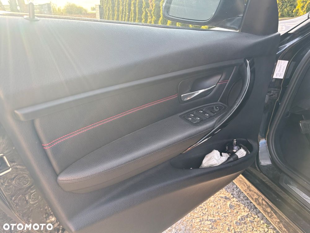 BMW Seria 3 330d M Sport - 17
