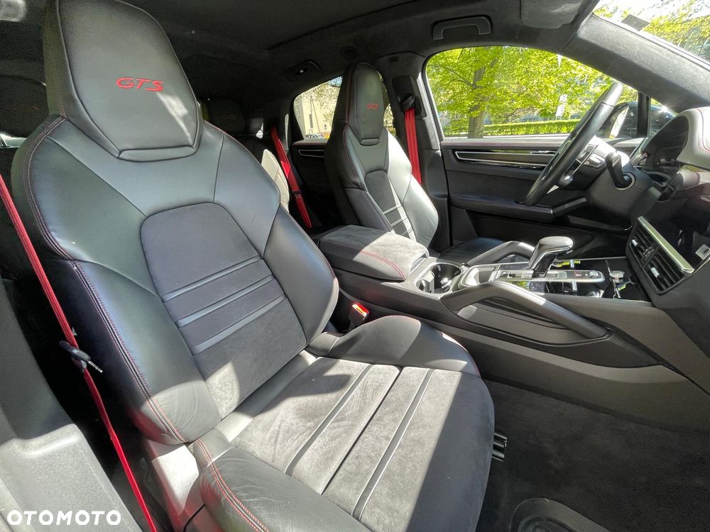 Porsche Cayenne GTS - 7