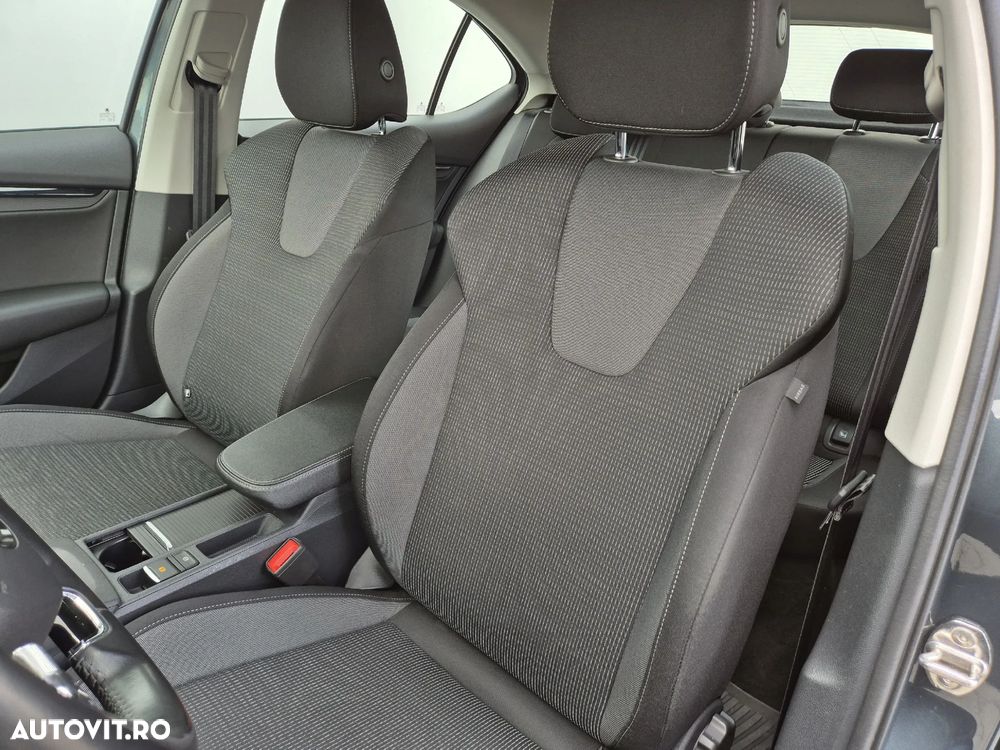 Skoda Octavia 2.0 TDI DSG Ambition - 10