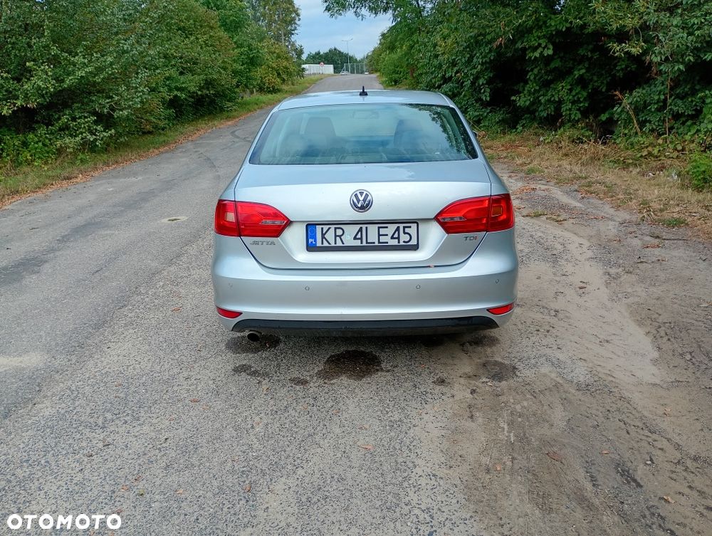 Volkswagen Jetta - 4
