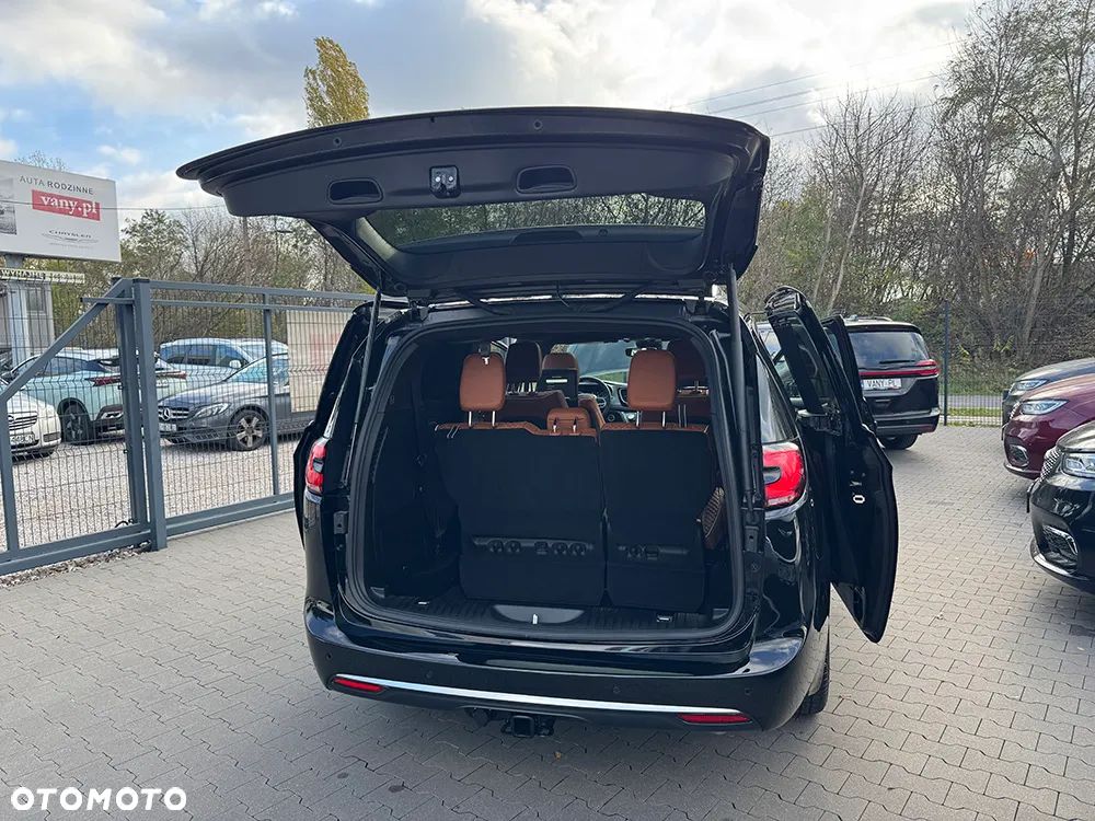 Chrysler Pacifica - 8