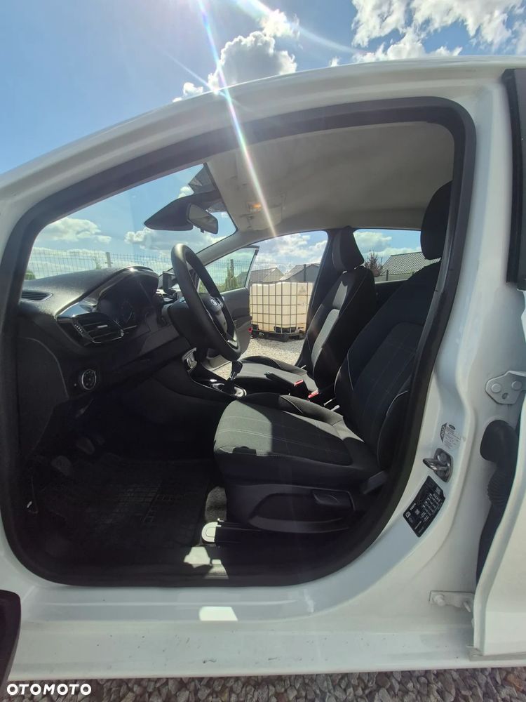 Ford Fiesta - 25