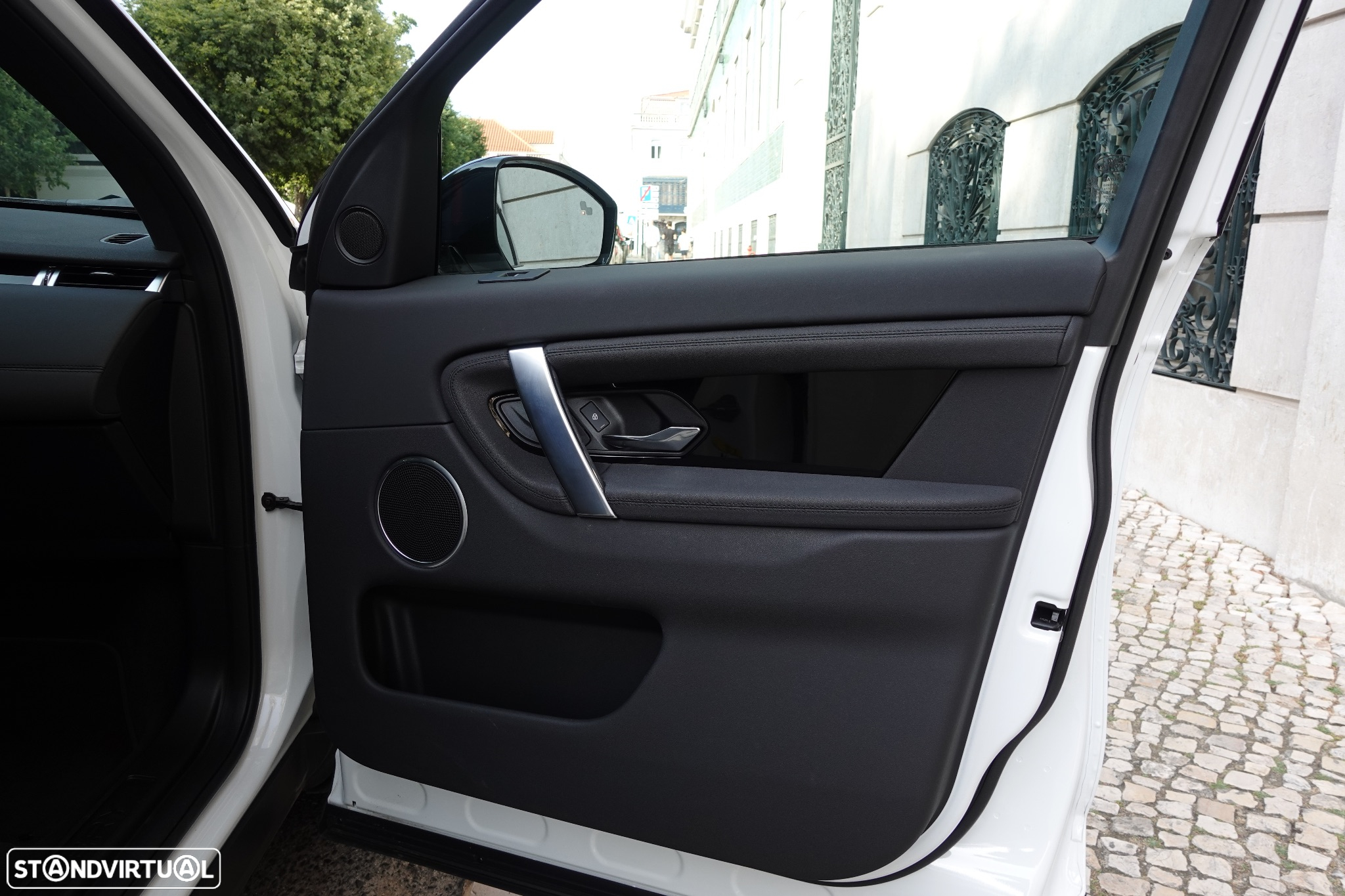 Land Rover Discovery Sport 1.5 I3 P300e AWD R-Dynamic SE - 27