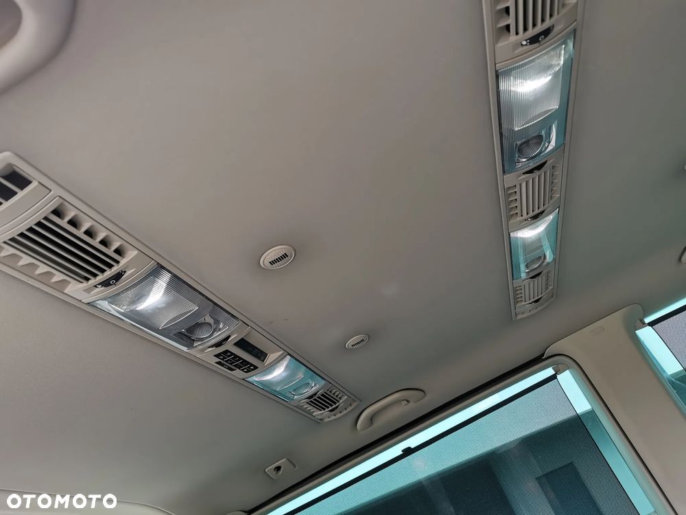 Volkswagen Multivan - 10