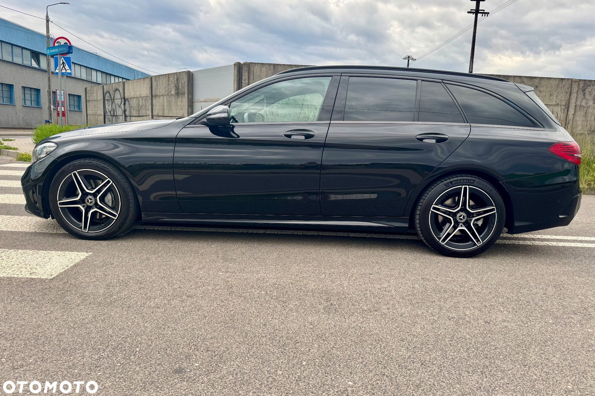 Mercedes-Benz Klasa C 220 d T 9G-TRONIC AMG Line - 7