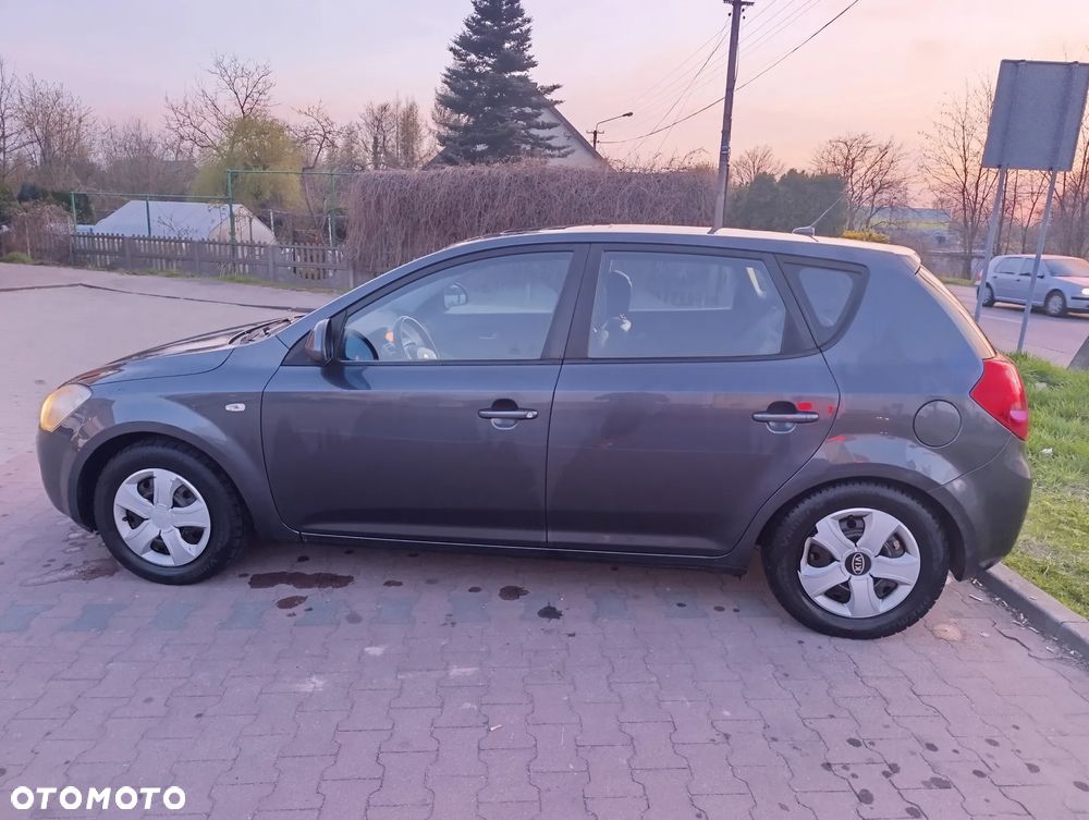 Kia Ceed 1.4 Comfort - 11