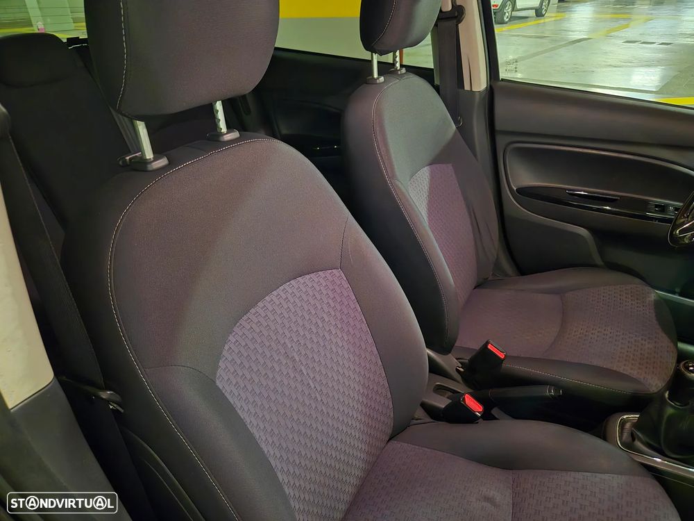 Mitsubishi Space Star 1.2 Intense - 35