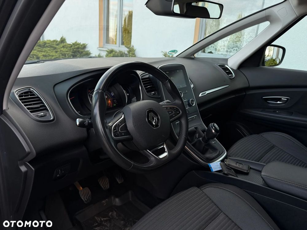 Renault Grand Scenic - 16