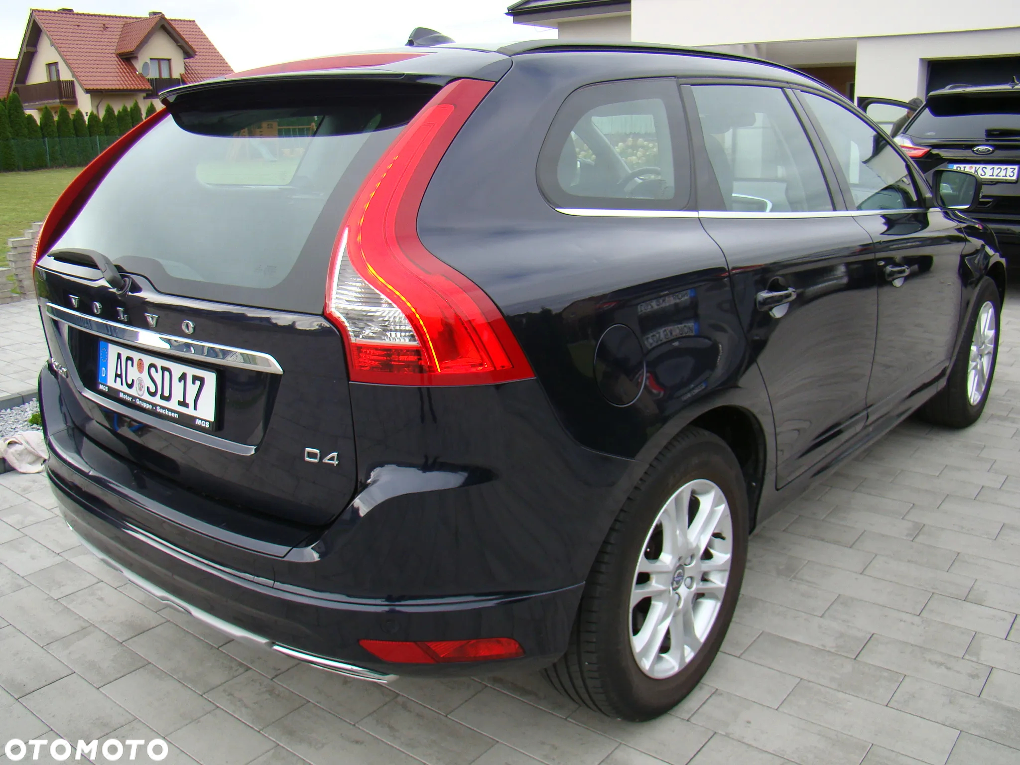 Volvo XC 60 D4 Momentum Pro - 11